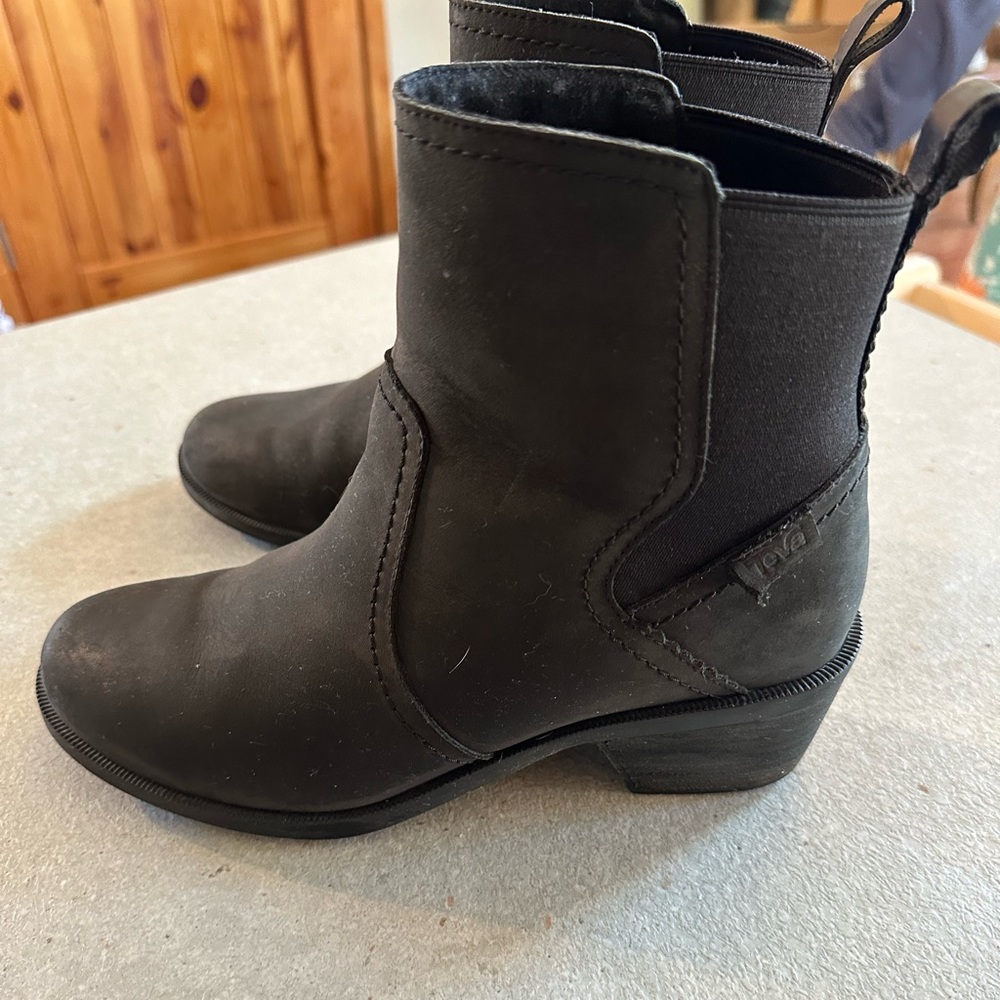 TEVA Women's Anaya Chelsea Waterproof Black Boot size 8